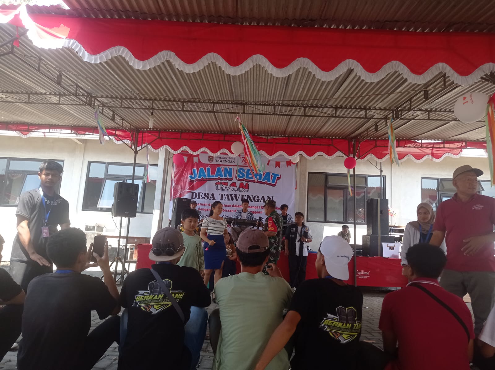 Gambar Berita Dalam Rangka Menyongsong Hari Ulang Tahun Republik Indonesia Yang Ke 79 Pemerintah Desa Tawengan Menyelenggrakan Kegiatan Jalan Sehat